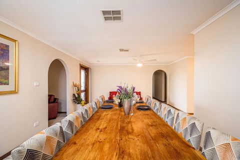 Watervale Hotel Guesthouse - Holiday Adelaide 2