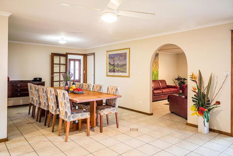 Watervale Hotel Guesthouse - Holiday Adelaide 0