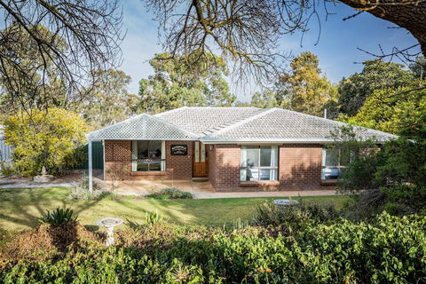 Watervale Hotel Guesthouse - Holiday Adelaide 1