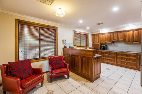 Watervale Hotel Guesthouse - Holiday Adelaide 3