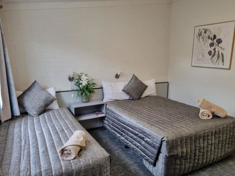 Y Motels Yarraman - Holiday Adelaide 0