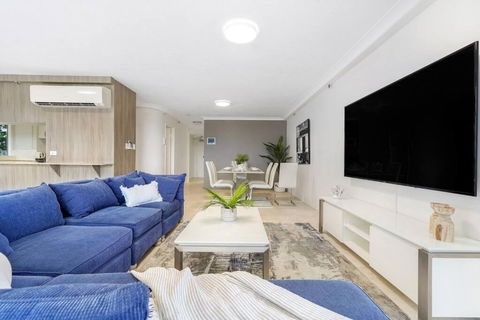 Zenith 2Bd Absolute Beachfront Surfers Paradise - Holiday Adelaide 0
