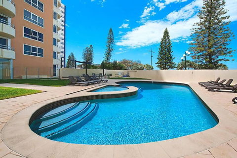 Zenith 2Bd Absolute Beachfront Surfers Paradise - Holiday Adelaide 1