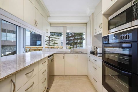 Zenith 2Bd Absolute Beachfront Surfers Paradise - Holiday Adelaide 2