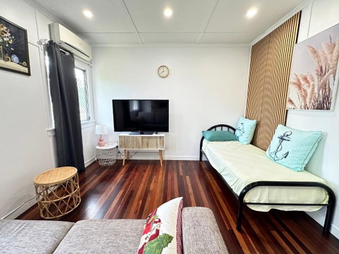 Zen Escape Guest House- Hidden Little Gem, Funky Corner, Boutique Granny Flat - Holiday Adelaide 3