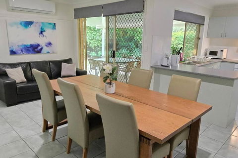 Relaxing Hamptons Style Home In Forest Lake - Holiday Adelaide 3
