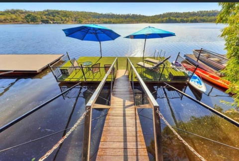 Rumah Surgah On Lake Bennett - Holiday Adelaide 0