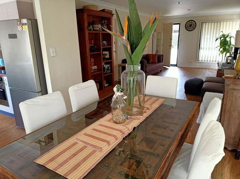 Tingalpa Townhouse Treat - Holiday Adelaide 3