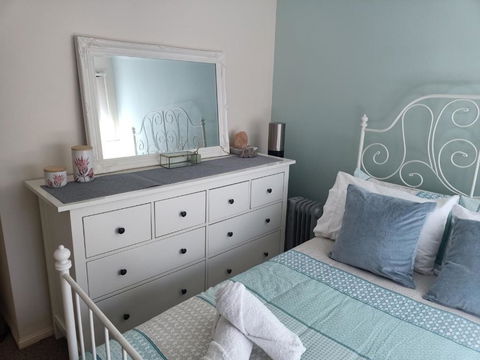 Tingalpa Townhouse Treat - Holiday Adelaide 1