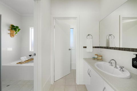 YARLU By Silver Sands - Holiday Adelaide 1