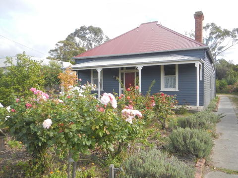 Yarram Cottage: Art And Accommodation - Holiday Adelaide 0