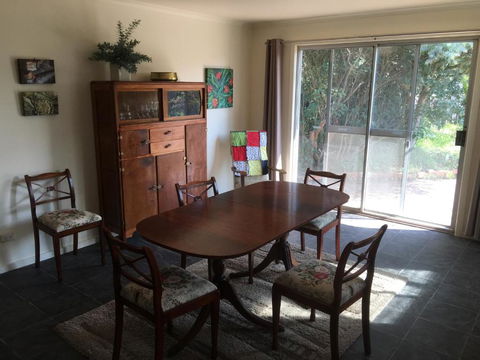Yarram Cottage: Art And Accommodation - Holiday Adelaide 3
