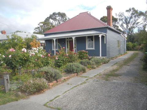 Yarram Cottage: Art And Accommodation - Holiday Adelaide 1