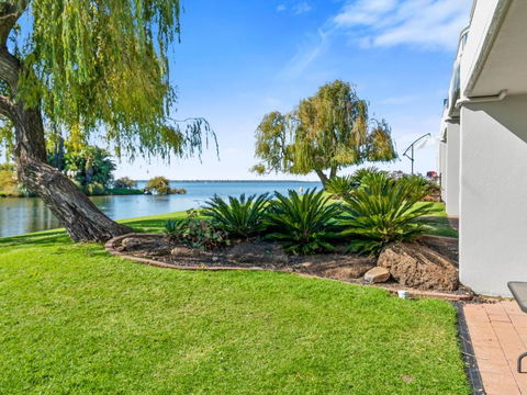 Yarrawonga Lakeside Apartment 25 - Holiday Adelaide 1