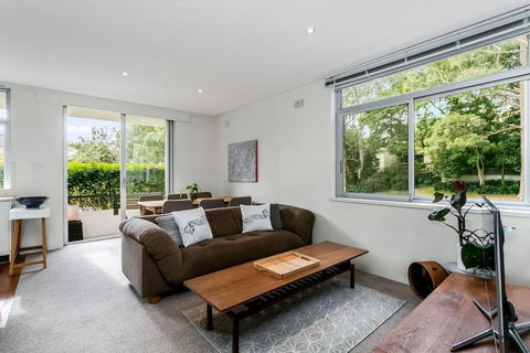 YNG03 - Cremorne - Young Street - Holiday Adelaide 0