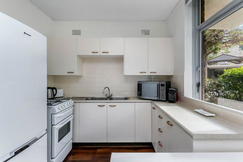 YNG03 - Cremorne - Young Street - Holiday Adelaide 2