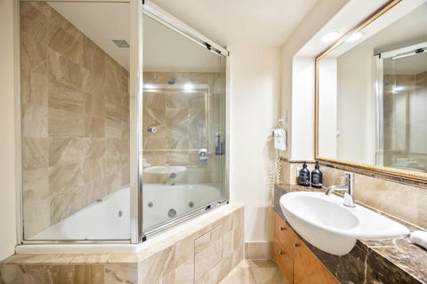 ZANZ205- Exclusive Outdoor Spa With Ocean Glimpses - Holiday Adelaide 3
