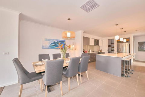 Zeally Sands Pool Retreat - Holiday Adelaide 1