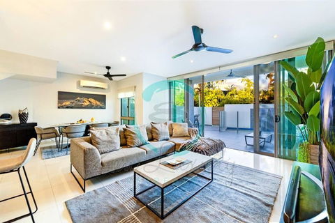 ZEN ARCTIC Luxury 2-Story T/House + Pool & Markets - Holiday Adelaide 0