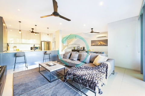 ZEN ARCTIC Luxury 2-Story T/House + Pool & Markets - Holiday Adelaide 1