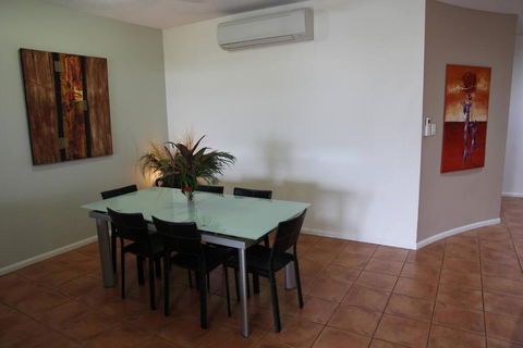 Zen Bridgeport - Waterfront - Balcony Dining - Pool - Holiday Adelaide 1