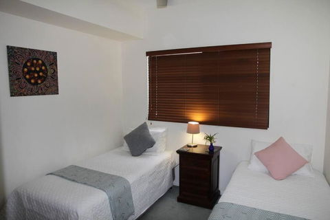 Zen Bridgeport - Waterfront - Balcony Dining - Pool - Holiday Adelaide 3