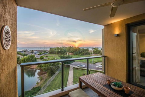 ZEN BY THE OCEAN - 1-BR Executive Biz Retreat - Holiday Adelaide 0