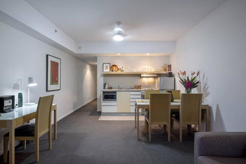 ZEN CITY & SEA Executive 1-BR Suite In Darwin CBD - Holiday Adelaide 0