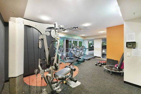 ZEN LUXURY: 2-Story 4-BR Penthouse In Darwin City With Mindal Markets & Harbour Views - Holiday Adelaide 1
