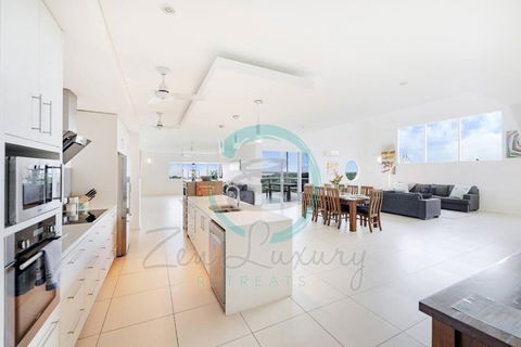 ZEN LUXURY: 2-Story 4-BR Penthouse In Darwin City With Mindal Markets & Harbour Views - Holiday Adelaide 2