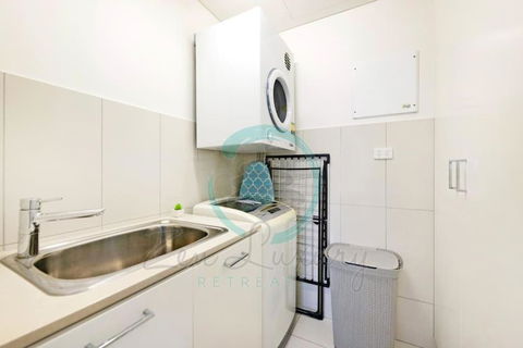 ZEN TOWERS: Cozy Executive 3-BR Family Apt In Darwin City - Holiday Adelaide 1