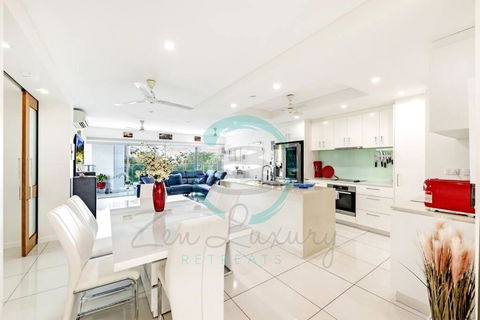 ZEN Tree Blossom: 3-BR Luxury Apt Near Waterfront - Holiday Adelaide 0