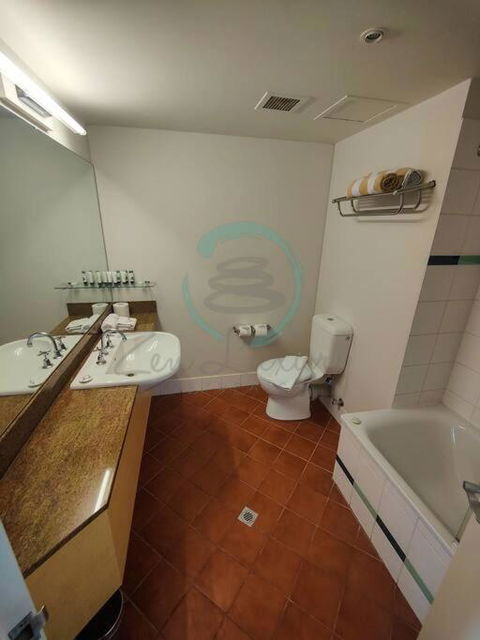 ZEN88 ESPLANADE: 1-BR Top Floor Ocean View Suite - Holiday Adelaide 3