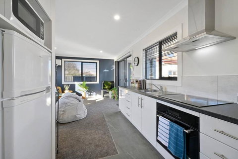 Zoo Villas: Villa Giraffe - Central Wynyard - Holiday Adelaide 1