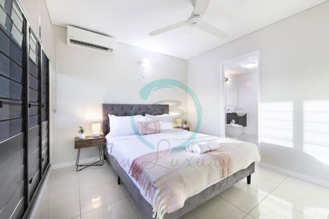 Zen On Stuart: 3-BR Penthouse Pad + Pool + BBQ - Holiday Adelaide 1