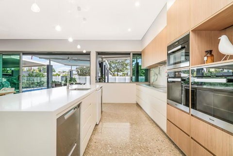 ZenLux Massive 5-BR Holiday Home - Pool - BBQ - Holiday Adelaide 1