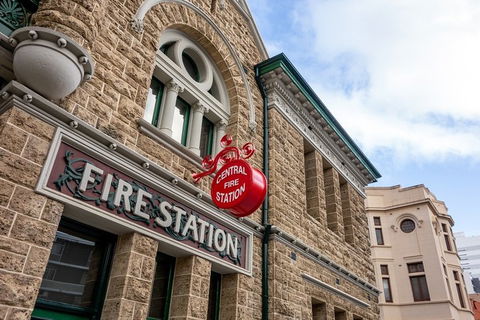 Perth Scavenger Hunt: Perched On A Swan - Holiday Adelaide 5