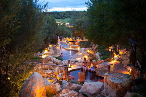 Peninsula Hot Springs Tour With Restaurant Lunch & Gondola Ride - Holiday Adelaide 2